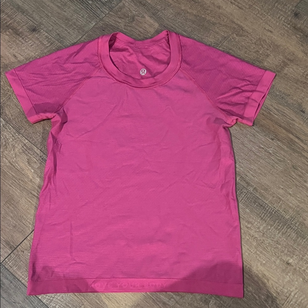 Lululemon Athletica Fuchsia Short Sleeve Top